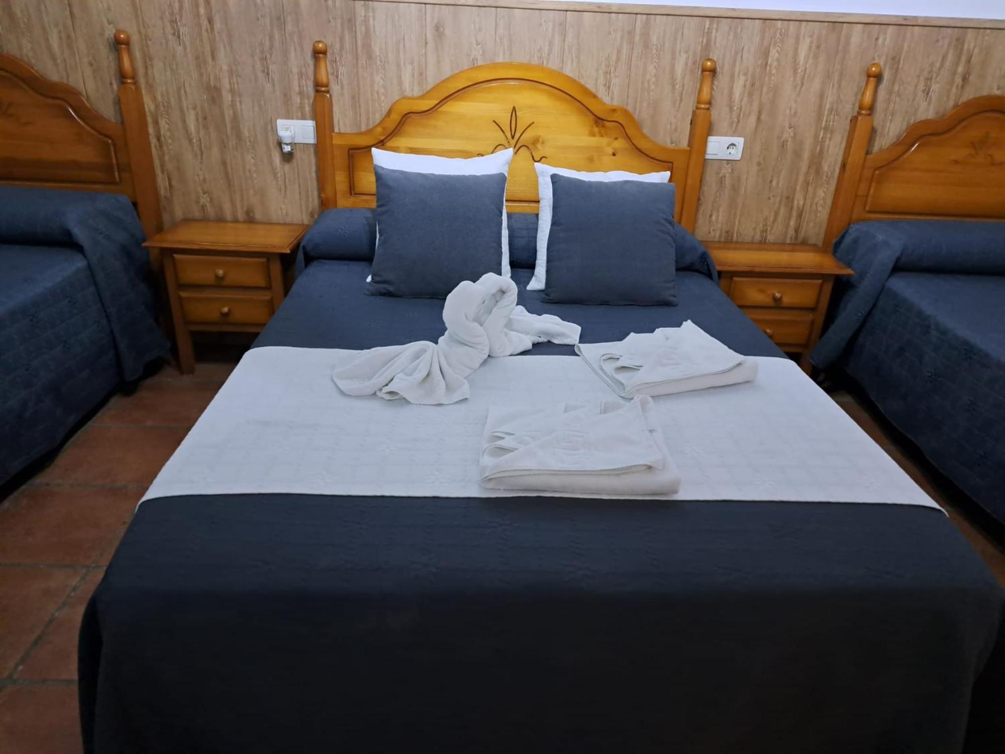 Hostal Brenaverde Gaucín Exteriör bild